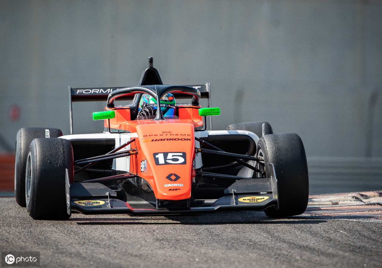 雷诺车队绝杀阿斯顿马丁，诺里斯关键制胜