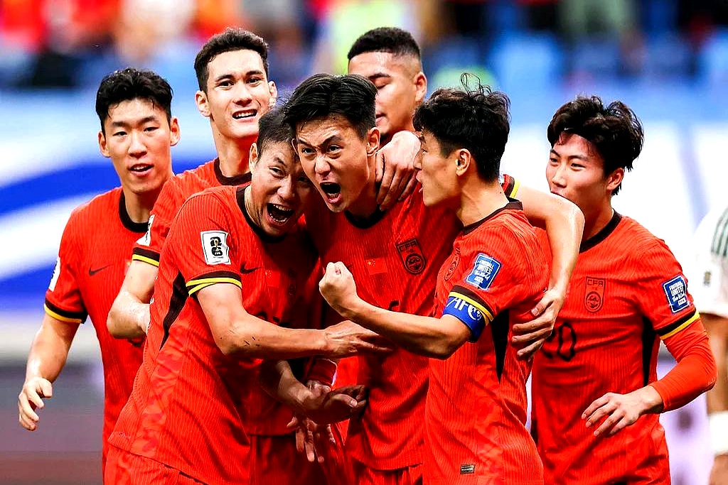 印尼队完胜马来西亚队，黄鸭组合扛起全队