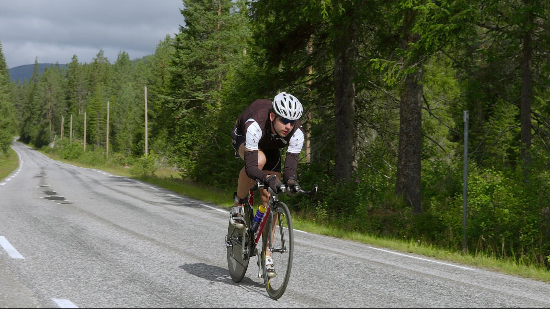 赛道上的完美答卷，拉文在F1年度争冠之夜的教科书级表现