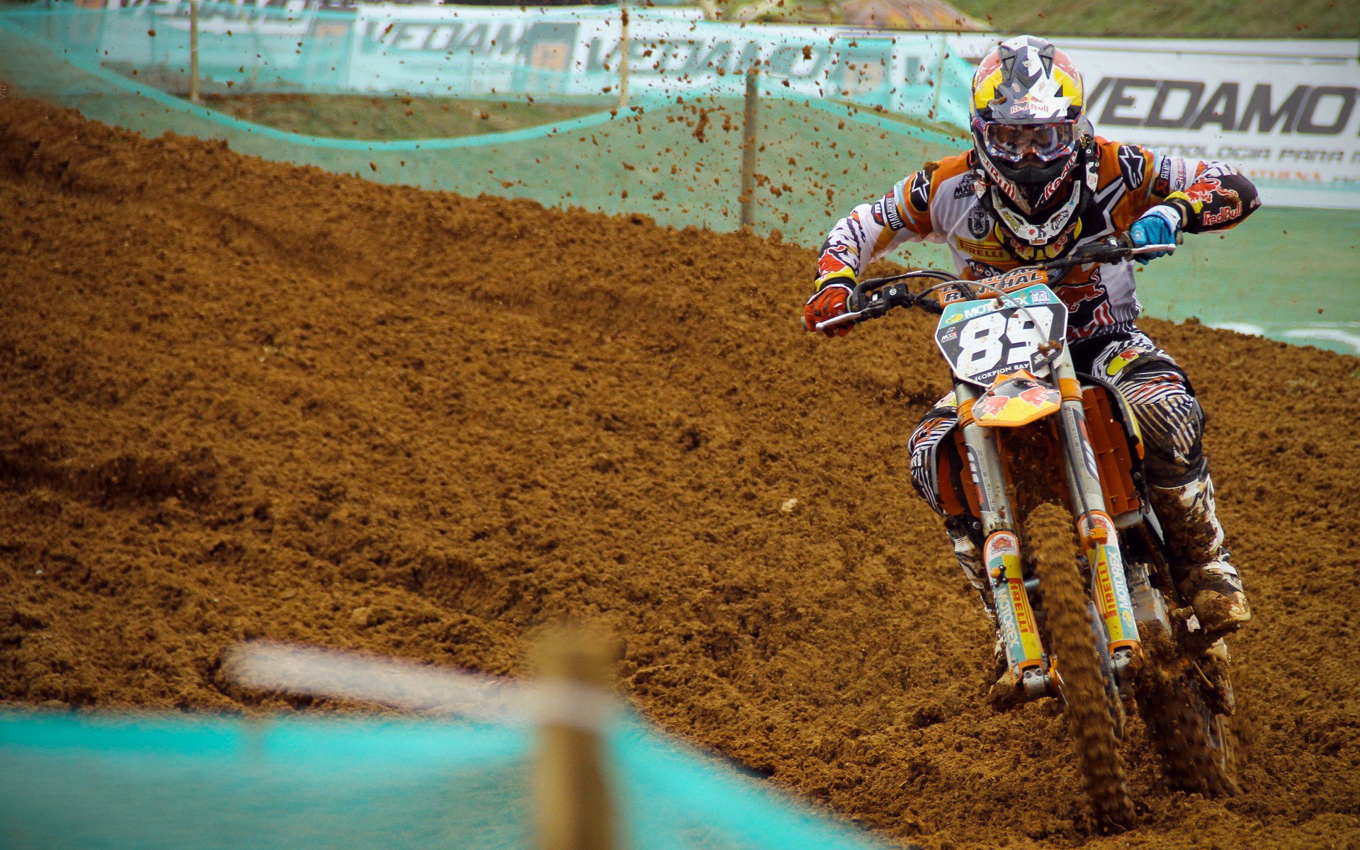 体育赛事直播-铁闸与利刃，库尔图瓦神扑定乾坤，塞维利亚窒息强压击溃洪都拉斯