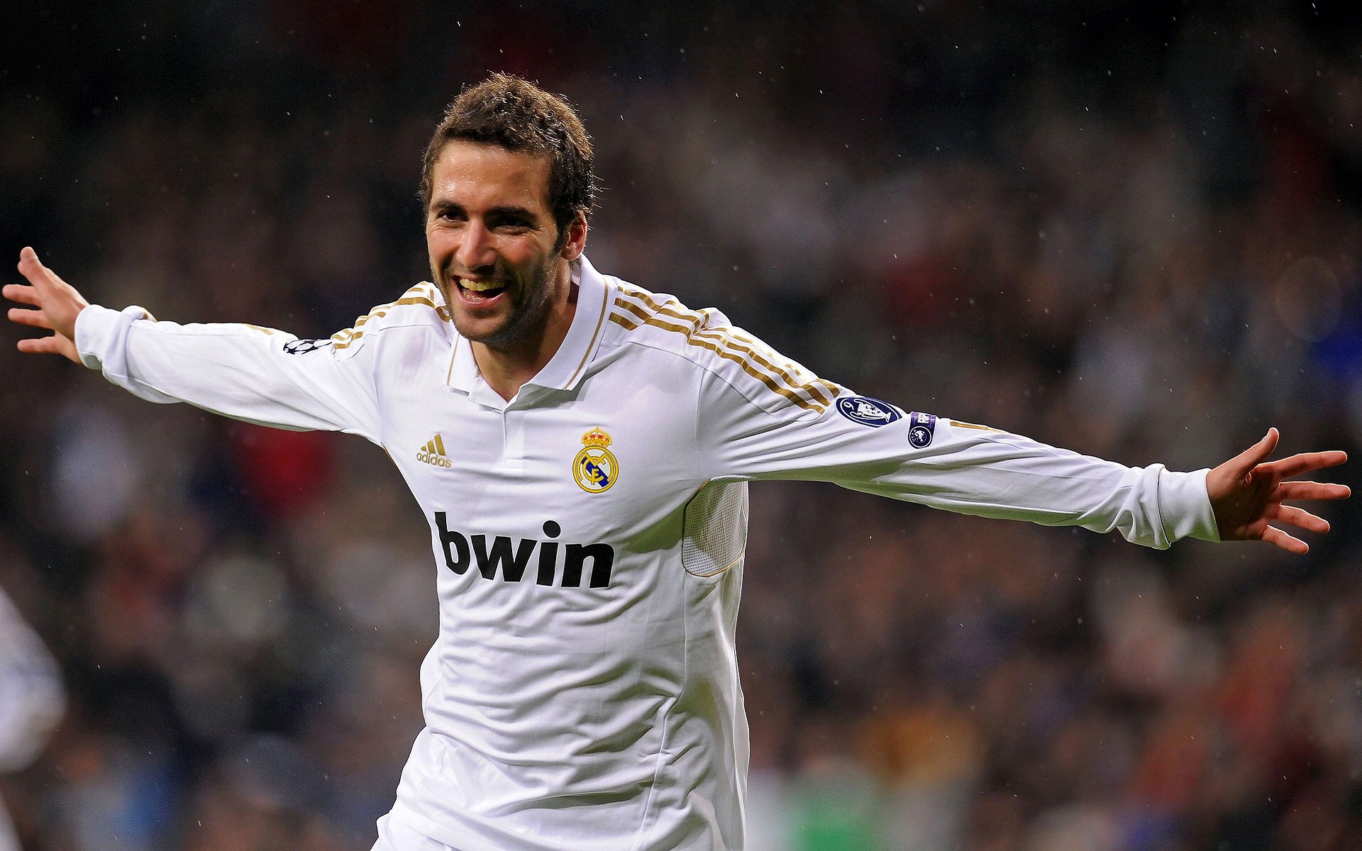 阿圭罗终场绝杀定乾坤，爱尔兰单节狂飙拉开多特蒙德