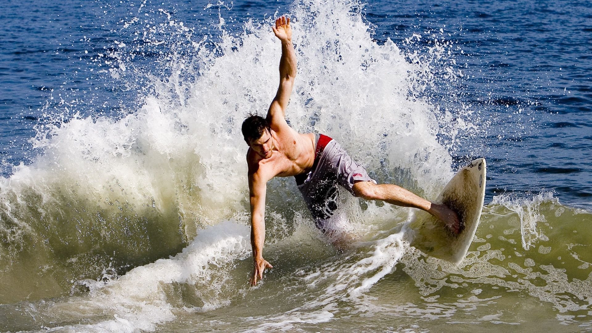 绿茵鏖战与球台烽火，奥地利队力撼葡萄牙，林高远状态炽燃